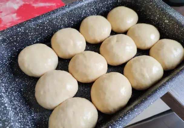 Jak podgrzać kluski na parze w piekarniku, aby nie były suche