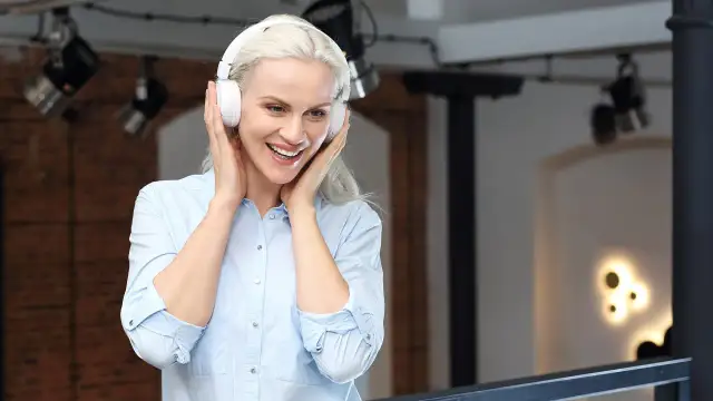 Słuchawki bezprzewodowe: Jak wybrać idealne? Poradnik 2024