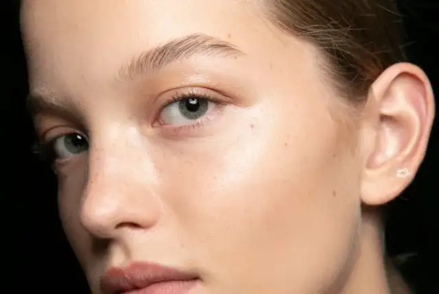 Peeling enzymatyczny do jakiej cery? Odpowiedzi na Twoje pytania