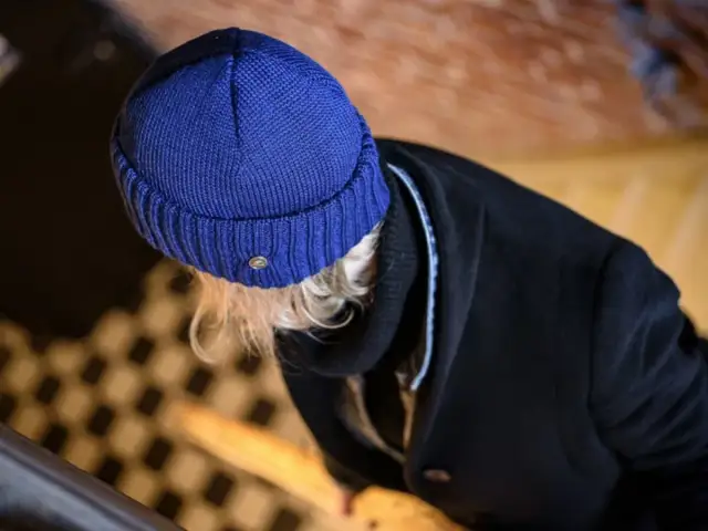 Czapka poliester czy bawełna - która lepiej chroni przed zimnem?