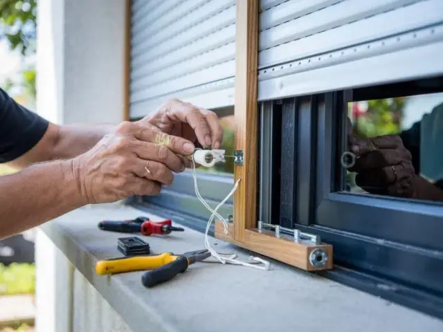 Jak naciągnąć sprężynę w rolecie zewnętrznej i uniknąć problemów