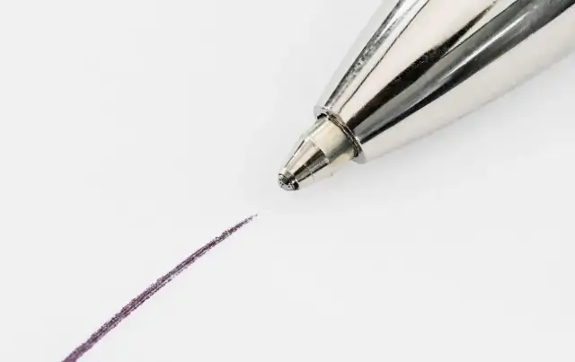 Jak usunąć plamę z długopisu z bluzki? Szybkie i skuteczne metody