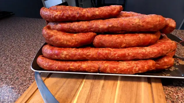 Przepis na kiełbasę jałowcową – łatwy sposób na domowy smakołyk