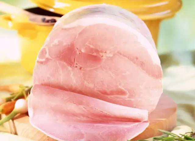 Prosty przepis na szynkę drobiową, która zachwyci Twoje podniebienie