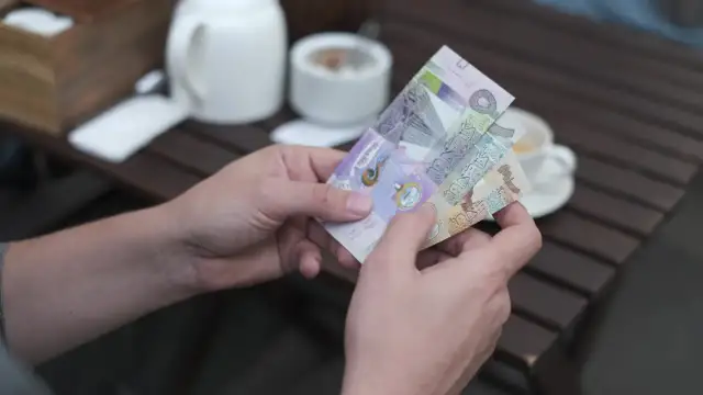 Dinar kuwejcki: Dlaczego to on jest najdroższą walutą świata?