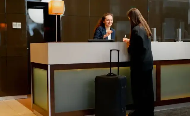 Czy w hotelu trzeba pokazać dowód? Sprawdź, co musisz wiedzieć