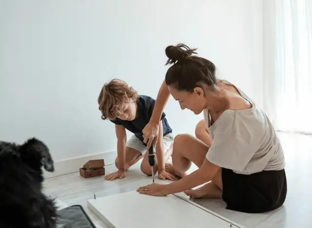 Jak zamontować drewniane nóżki do mebli - uniknij najczęstszych błędów