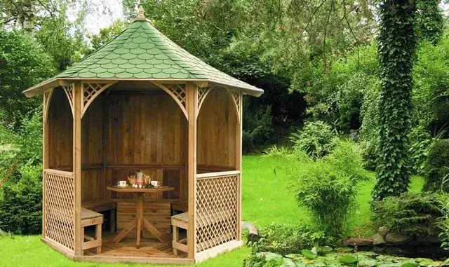 Jak pomalować altanę na działce, aby uniknąć najczęstszych błędów