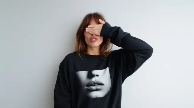 Dlaczego dziewczyny chcą bluzy? Odkryj emocje i komfort w modzie