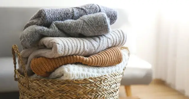 Jak prać sweter z akrylu, aby uniknąć uszkodzeń i zmechaceń