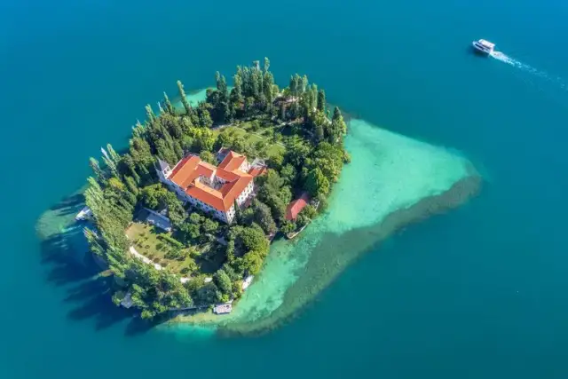 Najmniejsza wyspa na świecie - zaskakujące fakty o Hub Island