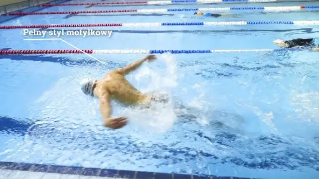 Jak opanować styl motylkowy? Praktyczny poradnik krok po kroku