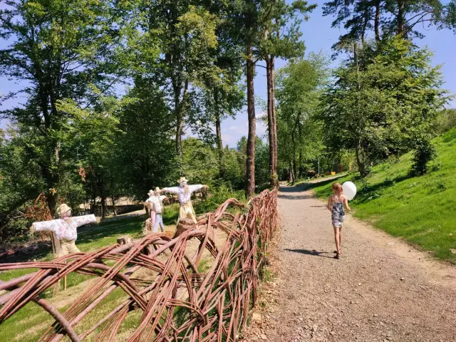 Najlepsze miejsca na rodzinne wycieczki z dzieckiem w Podkarpaciu – sprawdź koniecznie!