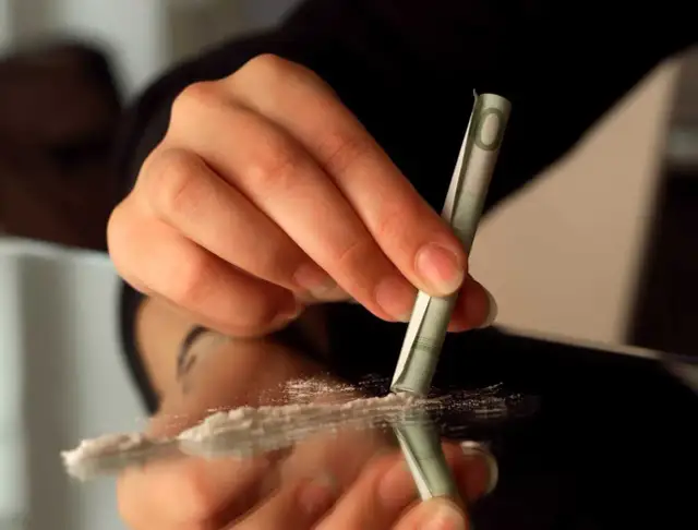 Amfetamina a ból jąder: Co robić? Kiedy pilnie do lekarza?