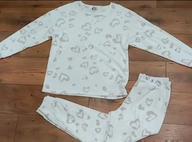 Piżamy damskie C&A: Przewodnik po stylach, materiałach i cenach