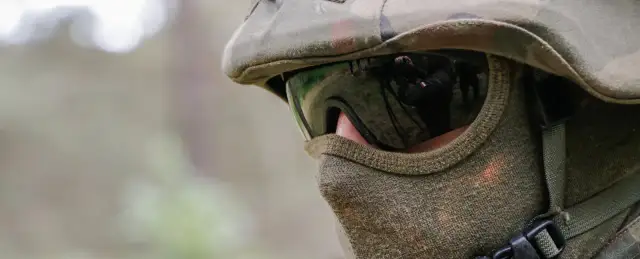 Jak dostać się do wojska po studiach – kluczowe kroki i wymagania