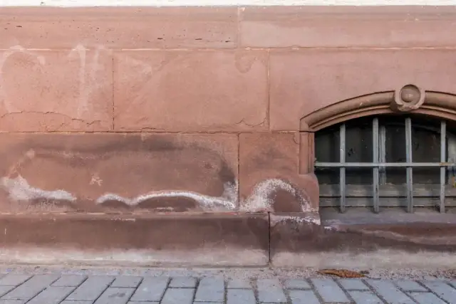 Jak osuszyć teren skutecznie i uniknąć problemów z wilgocią