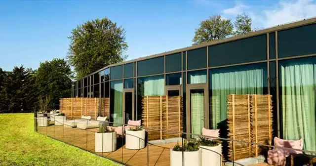 Co to jest patio w hotelu i jak wpływa na komfort gości?