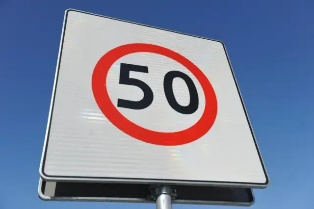 Z jaką prędkością może jechać autokar? Sprawdź limity na drogach