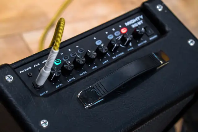 Jaki wzmacniacz do gitary elektrycznej dla początkujących – wybierz mądrze