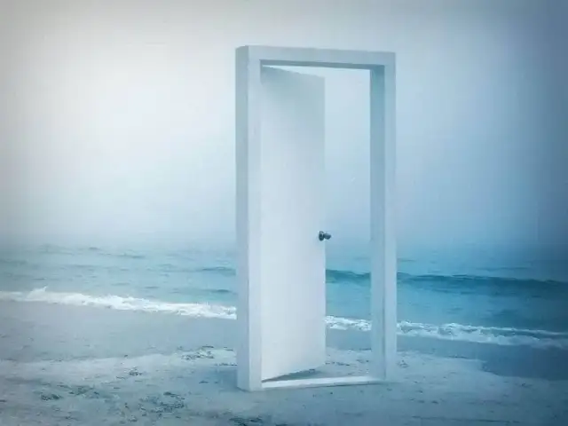 Sennik: Drzwi których nie można zamknąć - Ukryte znaczenie snu