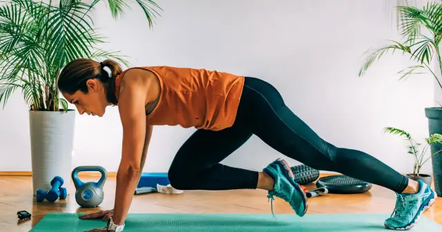 Pilates: Co to jest? Sekret zdrowego kręgosłupa i płaskiego brzucha.