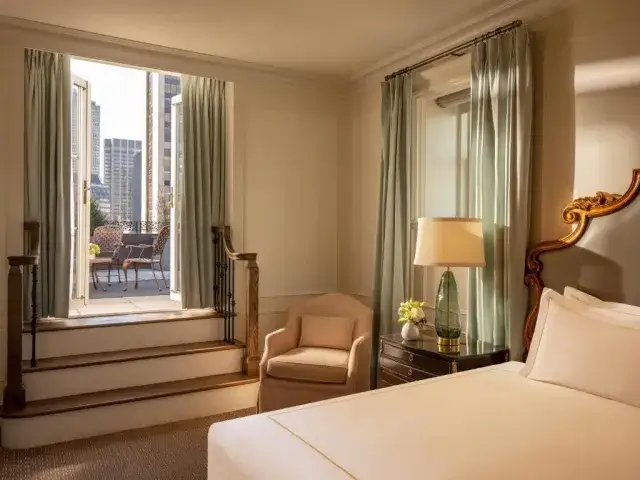 Plaza Hotel New York: Lusso, Cinema e Storia. Guida Completa