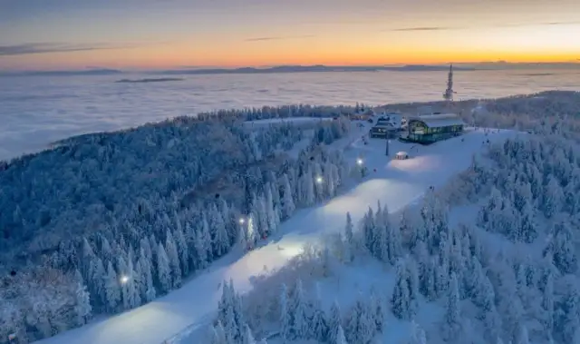 Jaworzyna Krynicka: Niezapomniane atrakcje latem i zimą planuj wyjazd!