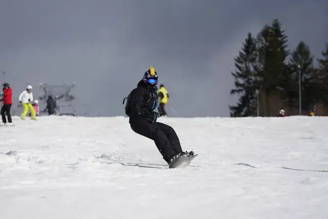 Gdzie na snowboard w Polsce dla początkujących - najlepsze stoki i szkoły