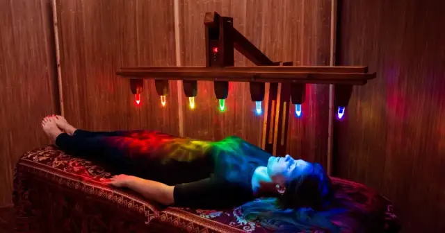 Masaż Czakr: Jak Odblokować Energię i Przywrócić Równowagę