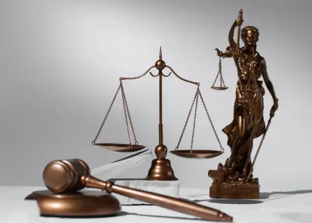 Lepszy adwokat czy radca prawny? Oto kluczowe różnice i porady