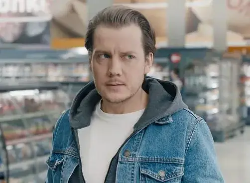 Jakub Tolak i inni aktorzy w reklamach Selgros - poznaj ich role