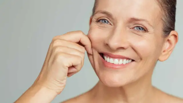 Schlaffe Gesichtshaut: Ursachen erkennen und wirksam straffen