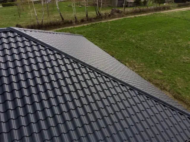 Ile kosztuje pokrycie dachu blachą? Poznaj ukryte wydatki i ceny