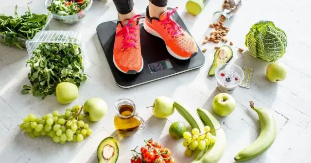 Dieta modelek: Obalamy mity. Co jedzą, by być zdrowymi i fit?