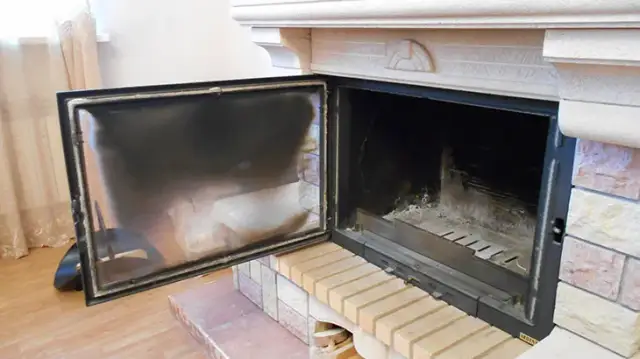 Czyszczenie kominka: lśniąca szyba i bezpieczne ciepło krok po kroku