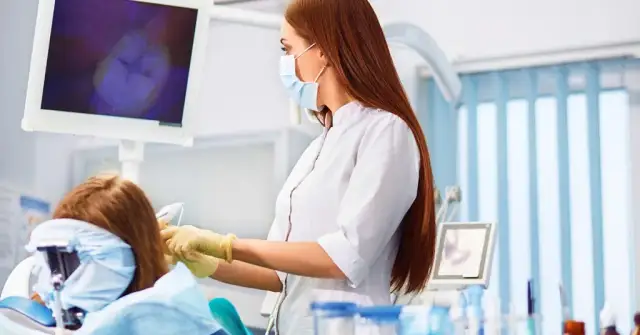 Jak dentysta diagnozuje ból zęba? Przewodnik krok po kroku