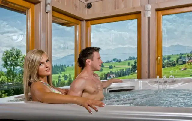 Tanie SPA dla dwojga: Jak znaleźć luksusowy weekend poniżej 1500 zł?