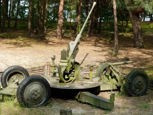 Skansen Mniszew: Poznaj historię i atrakcje wojskowe w Mniszewie