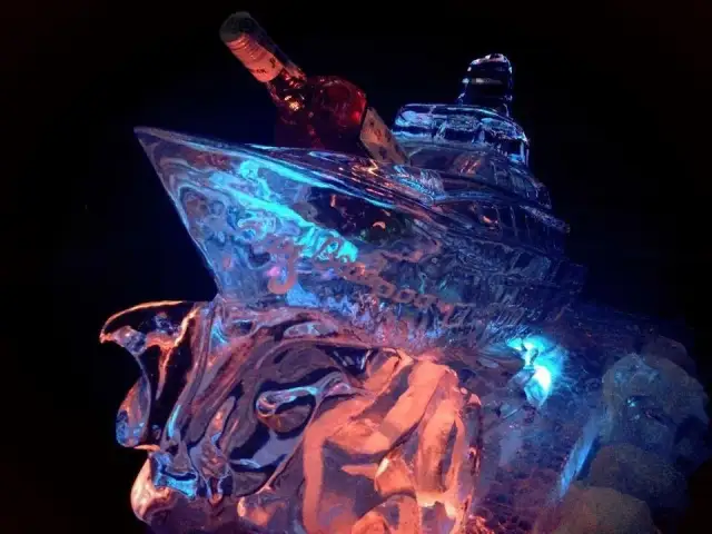 Rzeźby lodowe: jak stworzyć niezapomniane atrakcje na imprezy