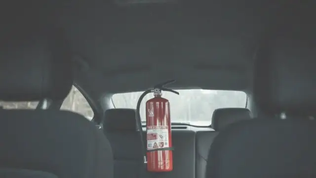 Czy gaśnica jest obowiązkowa w samochodzie? Sprawdź przepisy i kary