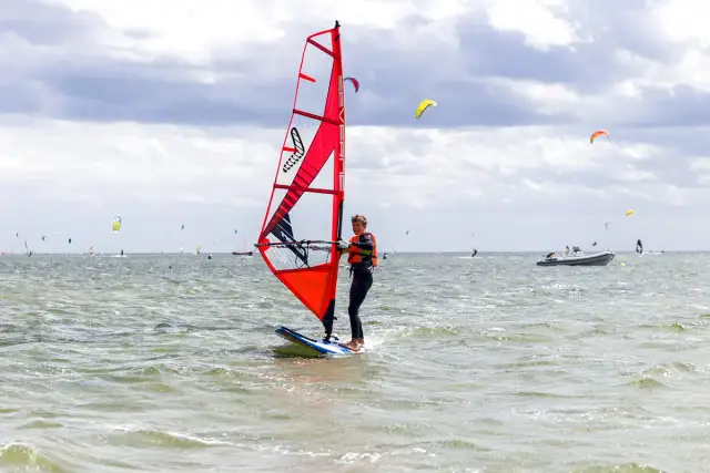 Windsurfing Chorwacja: Gdzie wieje najlepiej? Przewodnik po spotach