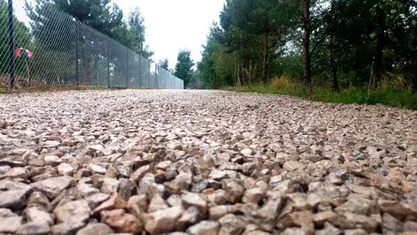 Czym wysypać podjazd, aby uniknąć kosztownych napraw?