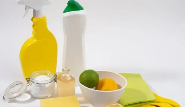 Jak usunąć zapach stęchlizny z walizki - skuteczne metody i porady