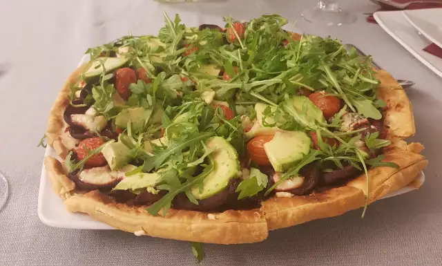 Pyszny przepis na pizzę bezglutenową, który zaskoczy Twoje podniebienie