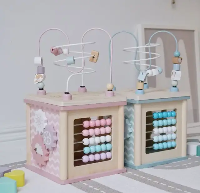 Zabawki sensoryczne dla 2 latka: Jak wspierać rozwój i wybrać bezpieczne?