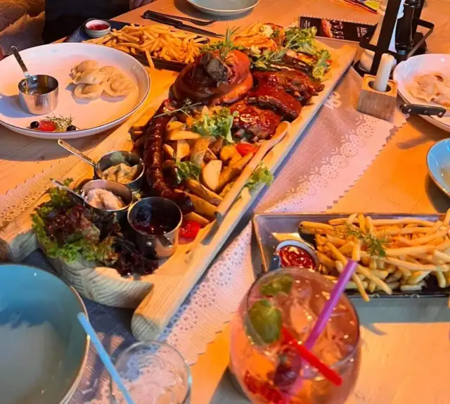 Zakopane: Gdzie zjeść? Przewodnik po najlepszych restauracjach i karczmach