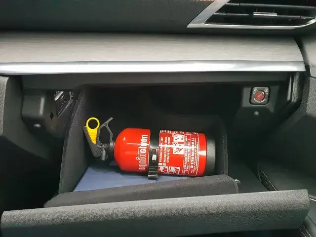 Jak zamontować gaśnicę w samochodzie, aby zapewnić bezpieczeństwo?