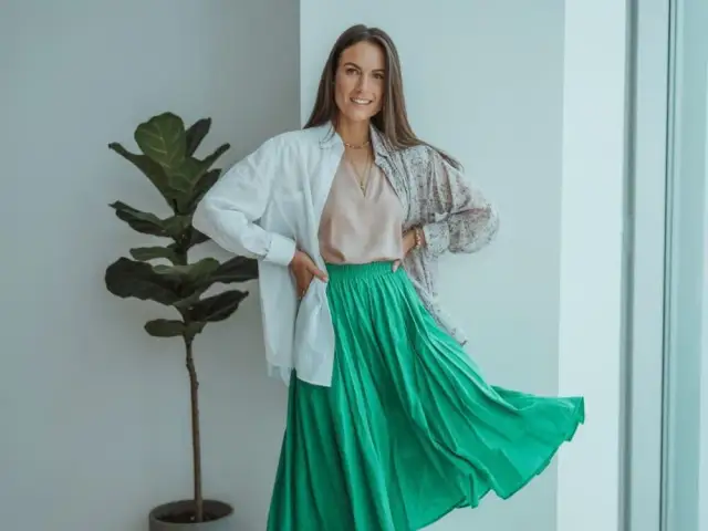 Jaką bluzkę do zielonej spódnicy wybrać, aby wyglądać stylowo?