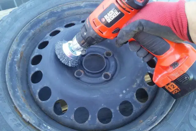 Jak usunąć rdzę z felg stalowych - Co zrobić, aby nie wróciła?